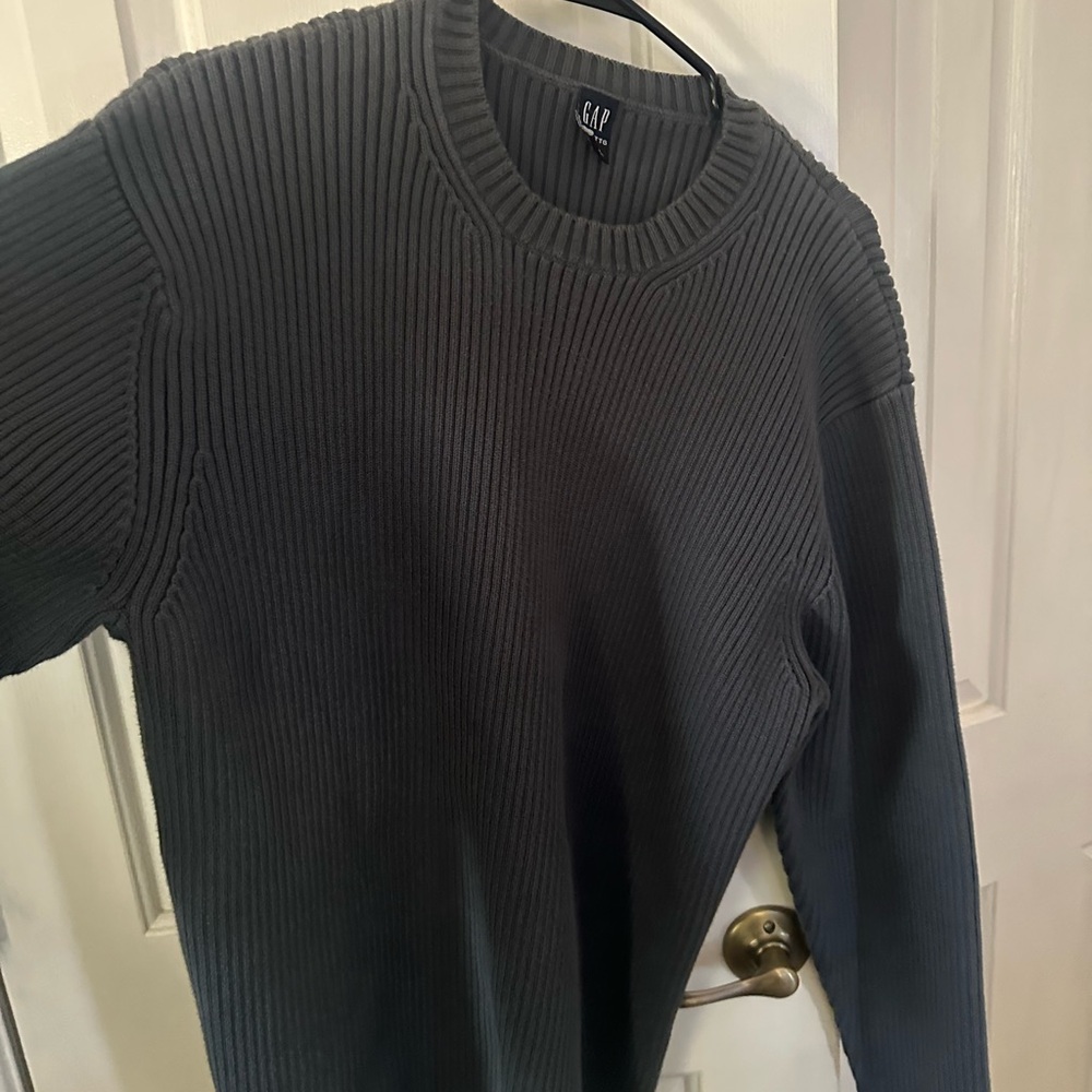 GAP Gray Crewneck Sweater Soft Knit Essential
